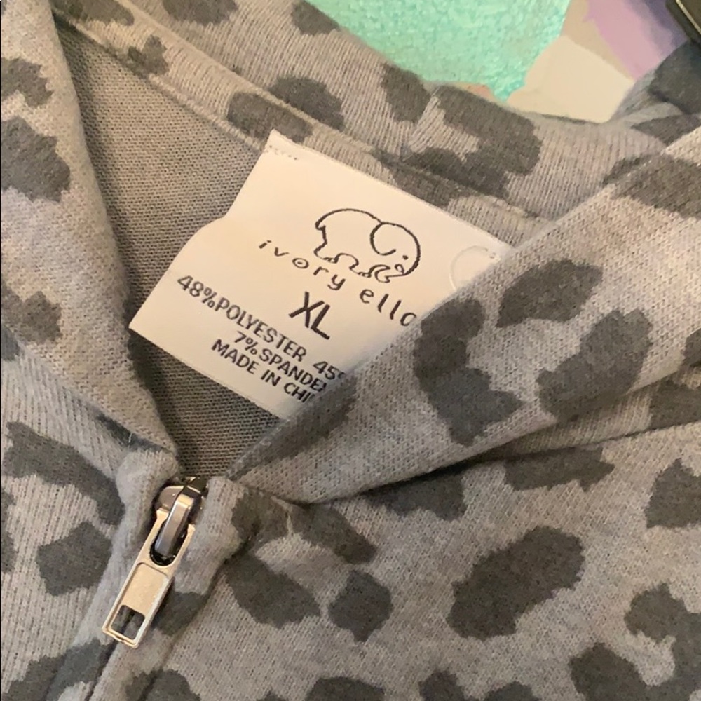 Ivory Ella XL NWT gray animal print hoodie So soft - Picture 2 of 8
